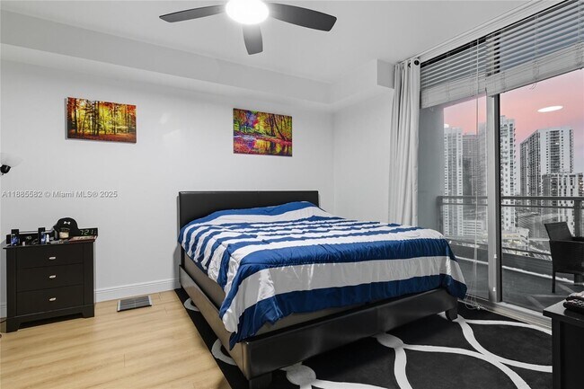 Foto del edificio - 90 SW 3rd St