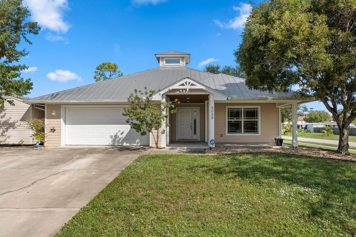 Foto principal - 5029 SE Jack Ave