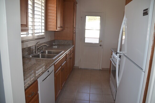 Building Photo - 8674 Chalmers Dr