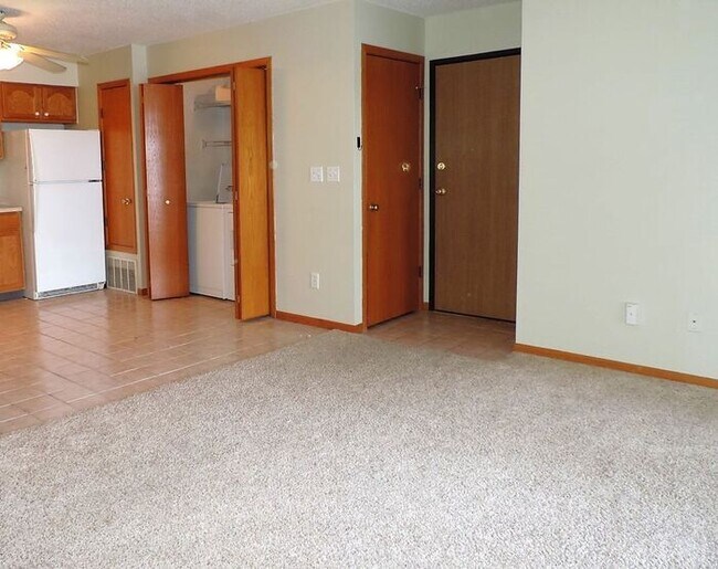 Foto del edificio - $1,025 | 2 Bedroom, 1 Bathroom Condo | No ...