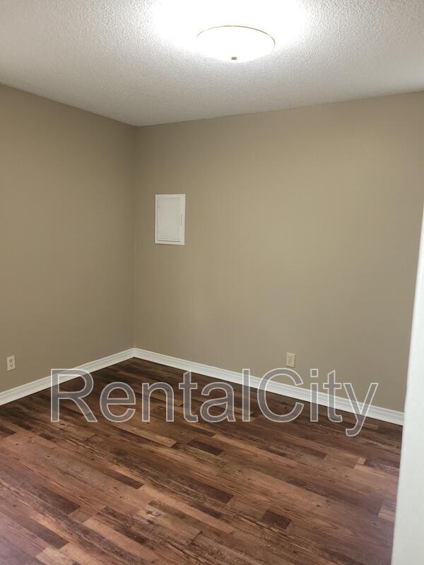 Building Photo - 116 Eastlawn Dr