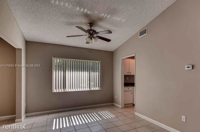 Foto del edificio - 3 br, 2 bath House - 12480 SW 11th Ct # 0