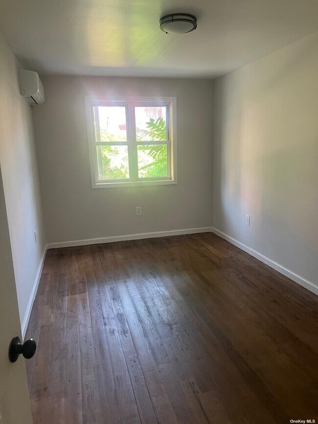 Foto del edificio - 1092 E 54th St