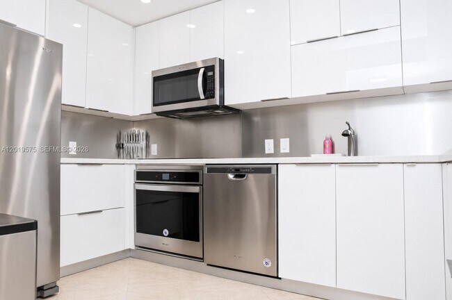 Foto del edificio - 3675 N Country Club Dr