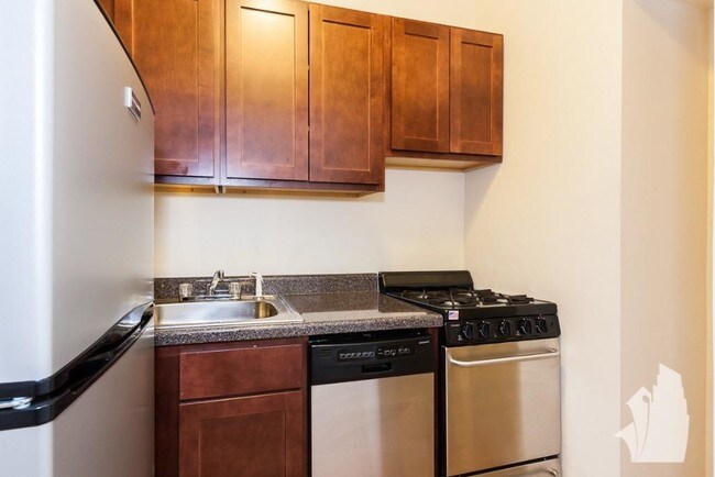Building Photo - 1 bedroom in Chicago IL 60610