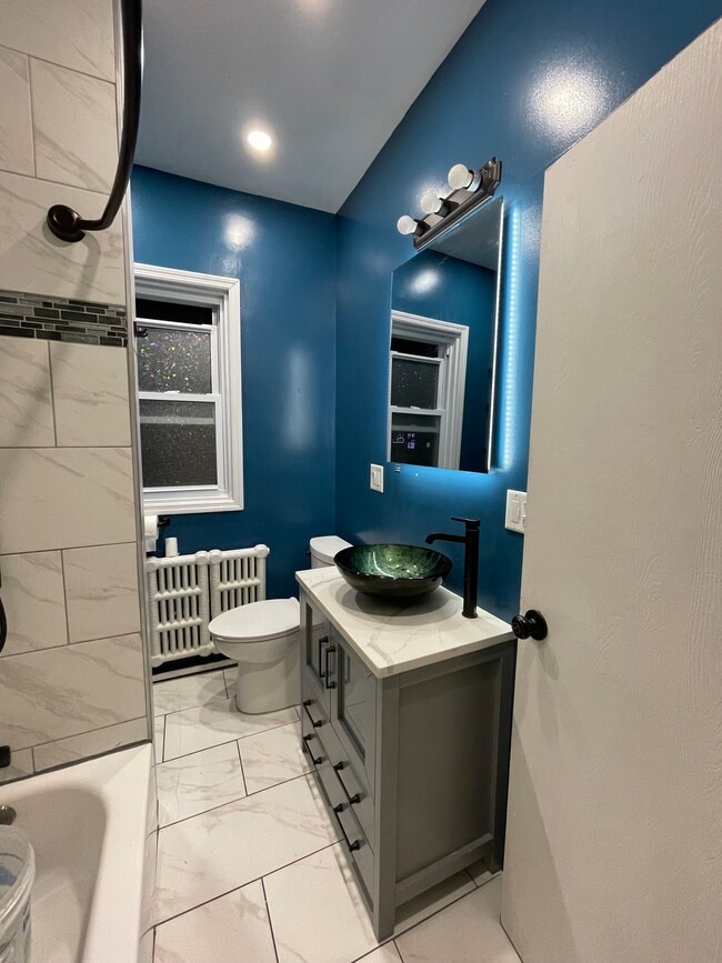 Building Photo - 22 Kent St