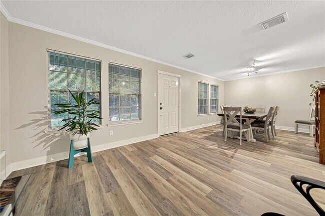 Foto del edificio - 6202 Spruce Bough Ct