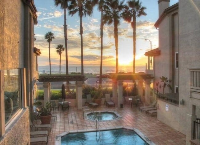 Beachfront spa and pool - 1400 Pacific Coast Hwy