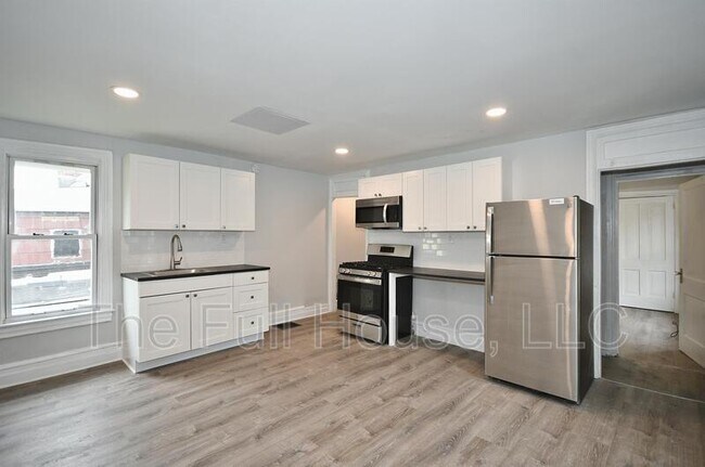 Foto del edificio - 517 E Railroad Ave