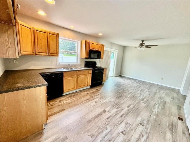 Building Photo - 11 Jewel St