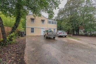 Building Photo - 1547 Heath St