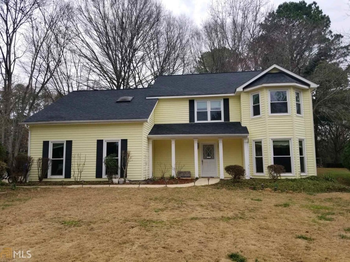 Primary Photo - 121 Chestnut Field