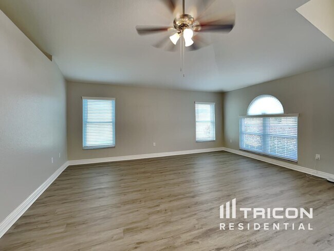 Foto del edificio - 218 Cloverdale Rd
