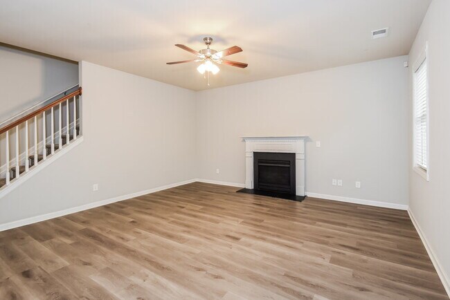 Foto del edificio - 182 Diamond Ridge Ave