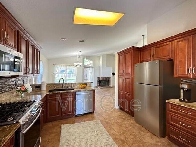 Foto del edificio - 22960 Sunrose St