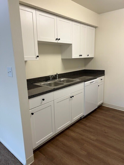 Highland Gardens Apartments (Leasing Office) photo 3