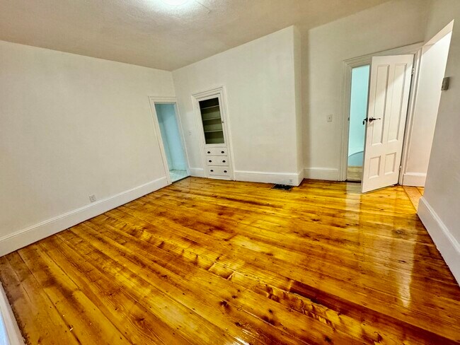 Building Photo - 64 Linden Ave
