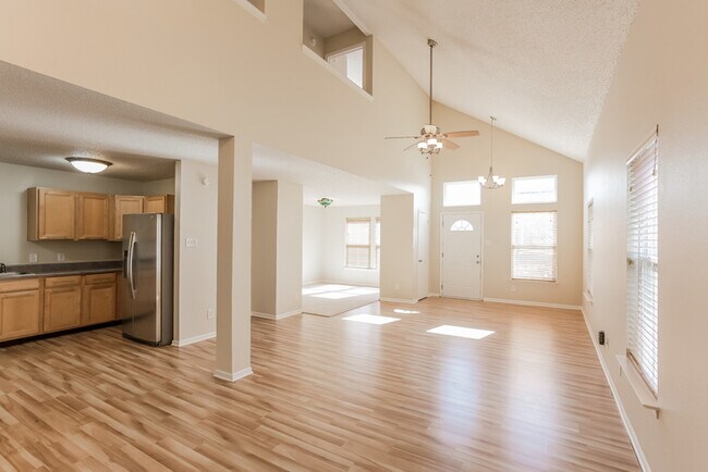 Foto del edificio - 12176 Lindley Dr