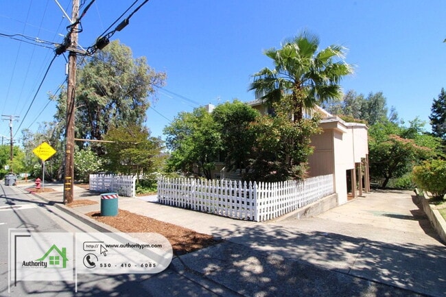 Building Photo - 2391 Placer St