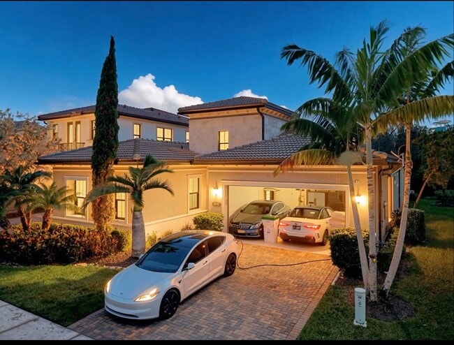 Building Photo - 8855 Watercrest Cir W