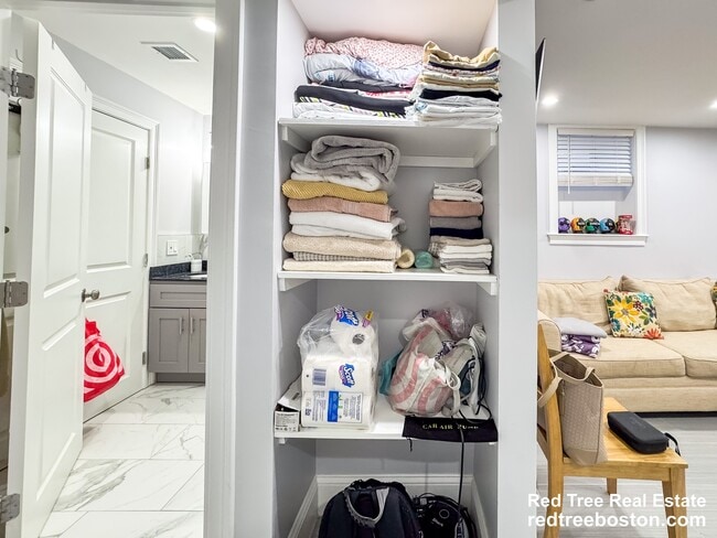 Building Photo - 62 Hecla St