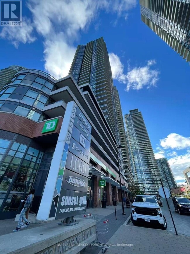 Building Photo - 2212 Lake Shore Blvd W