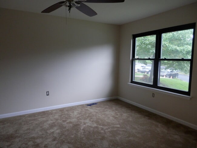 Building Photo - 132 Bishop Dr