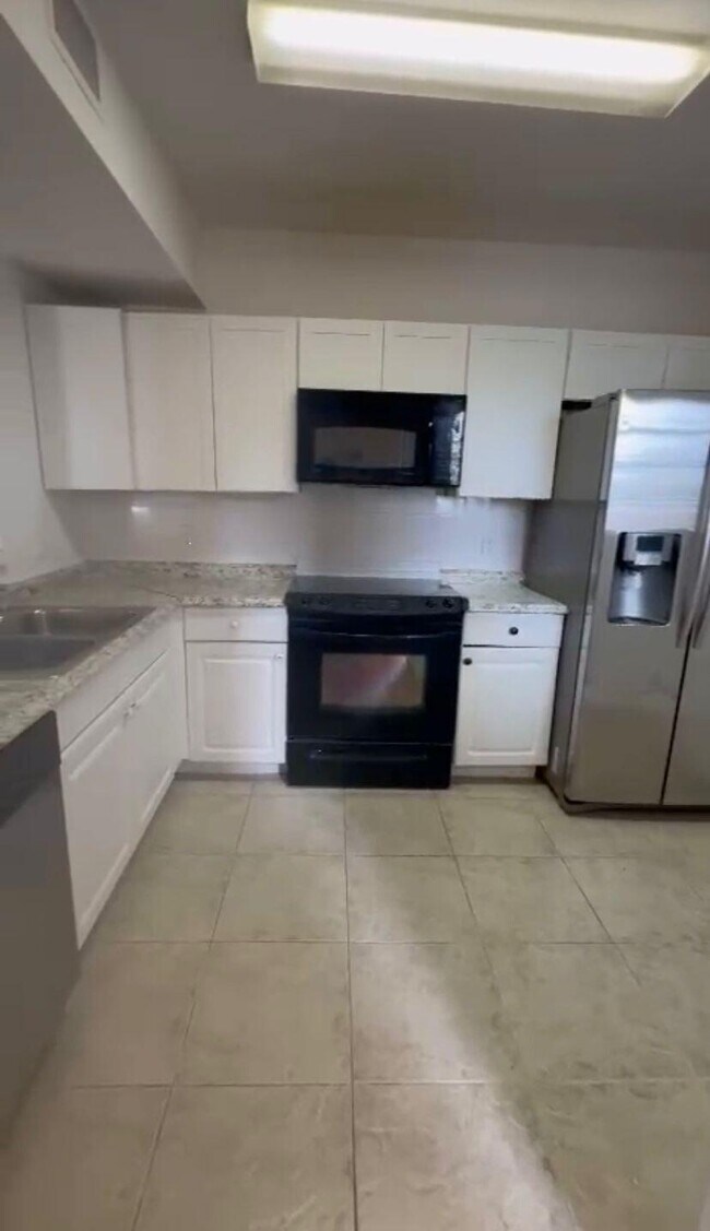 Foto del edificio - 1157 Golden Lakes Blvd