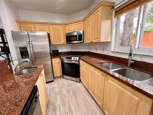 Foto del edificio - 5984 SW 8th St