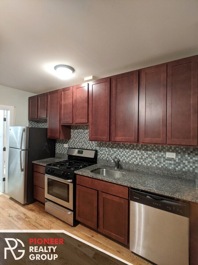 Foto del edificio - 818 W Diversey Pky