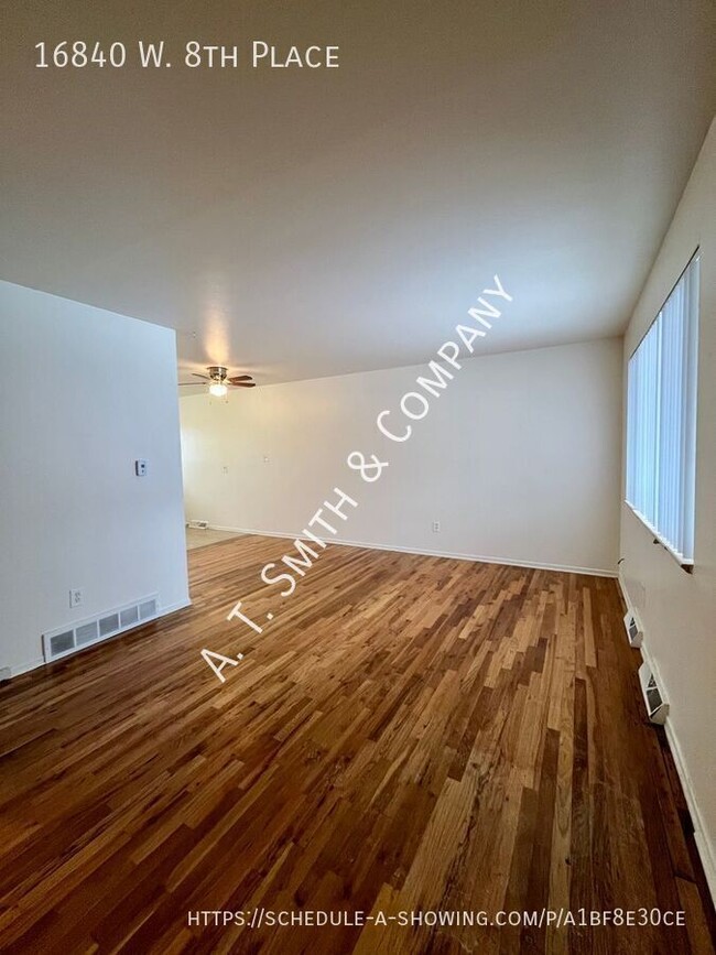 Building Photo - Great Golden location!!  2 bed 1 bath with...