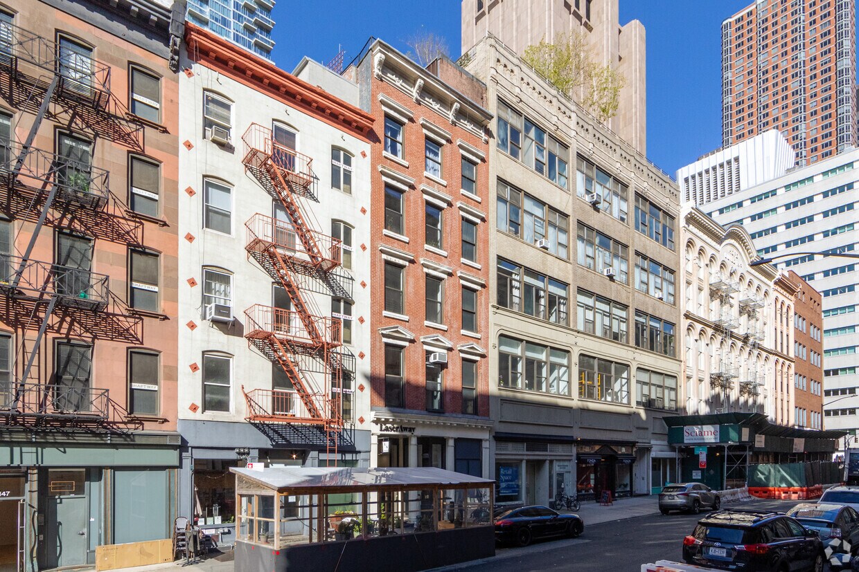 Foto principal - 143 Duane St