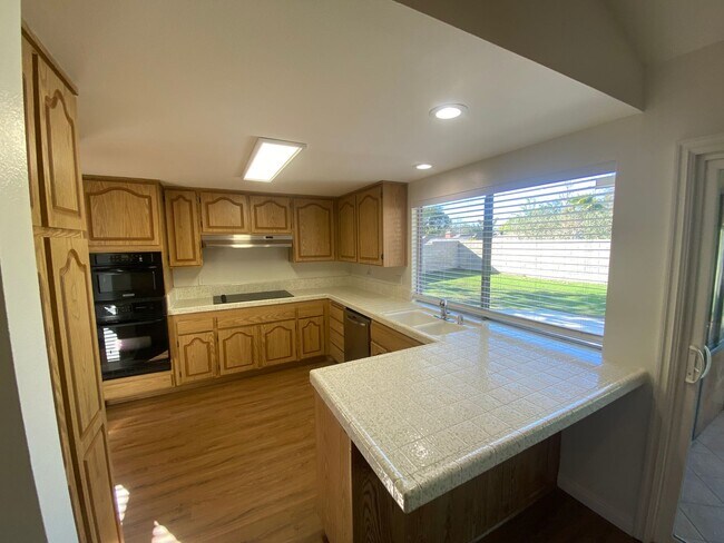 Foto del edificio - Summerfield Home