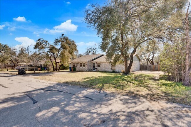 Building Photo - 8413 Slant Oak Dr