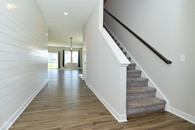 Foto del edificio - 321 Bluestem Ln