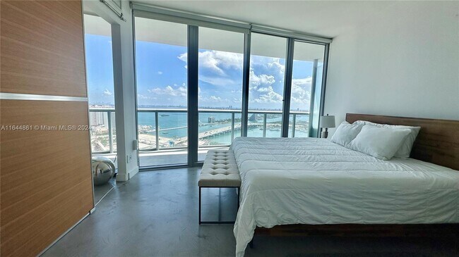 Building Photo - 888 Biscayne Blvd