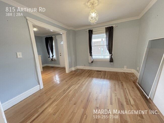 Building Photo - CHARMING 3 BED/1.5 BED HOME IN CENTRAL WINDSOR + UTILITIES