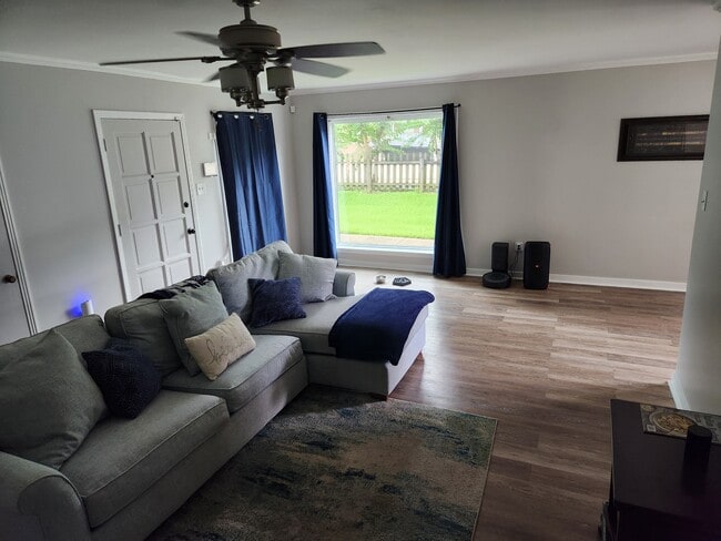 Foto del edificio - 4422 Ridgewood Rd