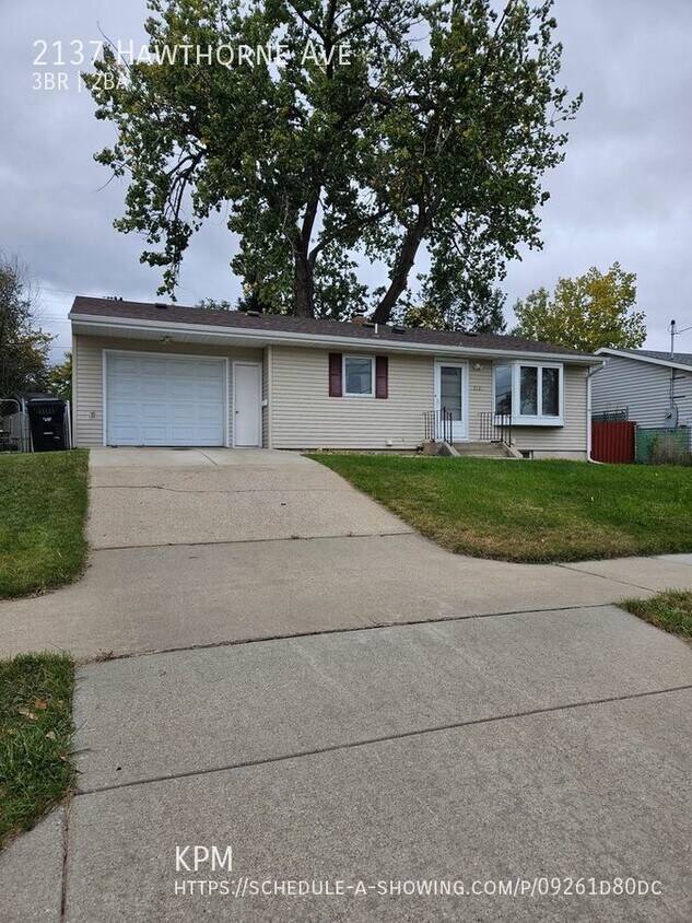 Primary Photo - 3 BEDROOM | 2 BATH | GARAGE | FENCED YARD ...