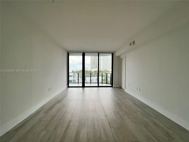 Foto del edificio - 121 NE 34th St