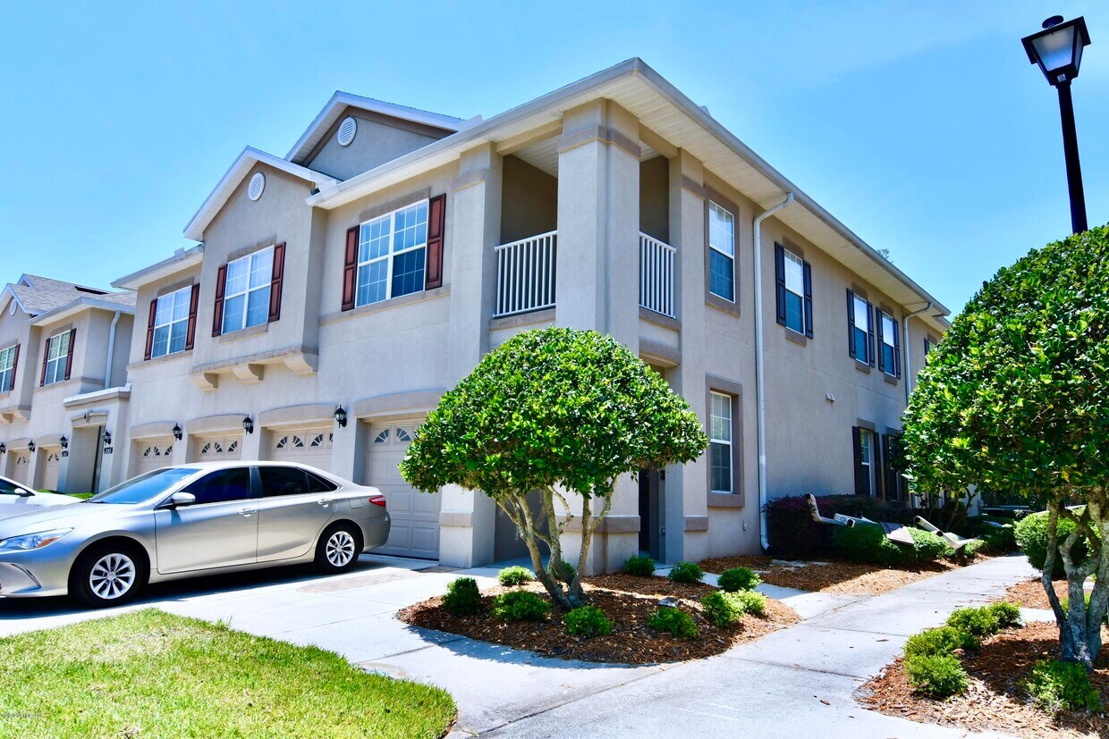 Primary Photo - 9782 Summer Grove Way W