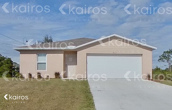 Building Photo - 855 Cervantes St E