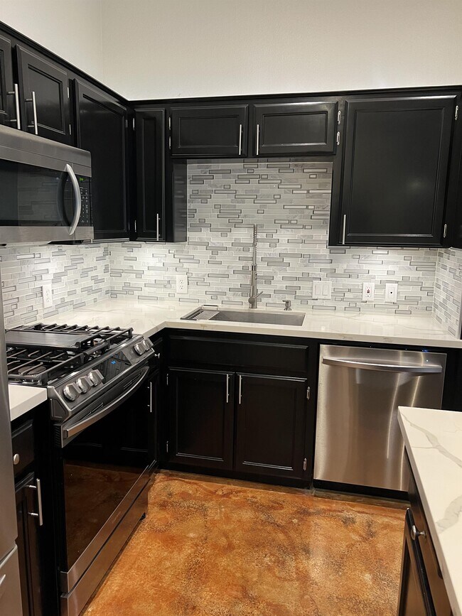 Building Photo - 3817 S Bollinger St