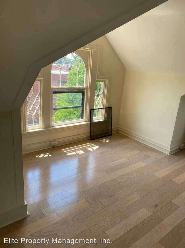 Foto del edificio - 4 br, 1 bath House - 57 S. 6th St.
