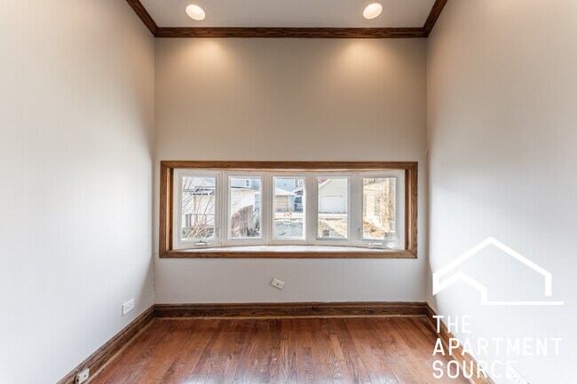 Foto del edificio - 2034 N Sawyer Ave