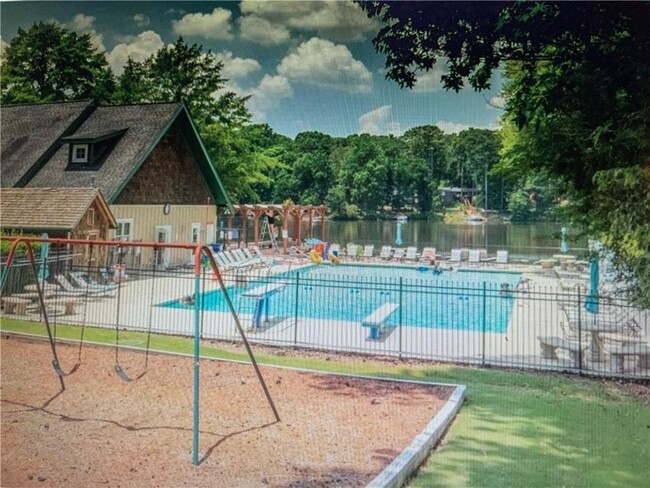 Foto del edificio - 3092 Cardinal Lake Dr NW