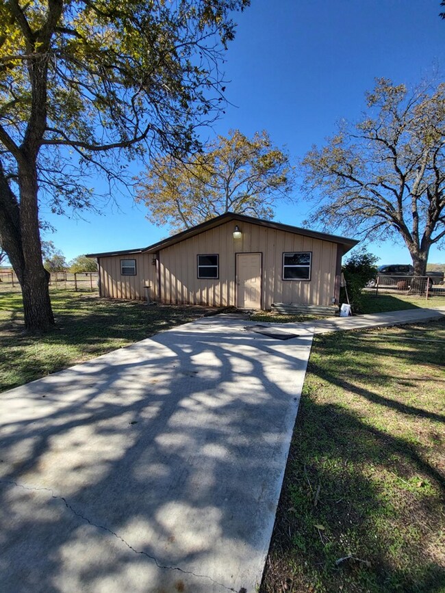 Foto del edificio - FOR LEASE!! Country Living