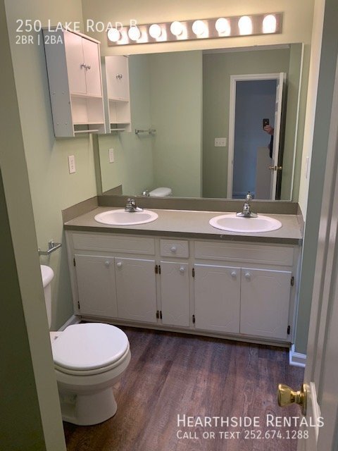 Building Photo - 2 Bed / 1.5 Bath Duplex on Lake Rd.
