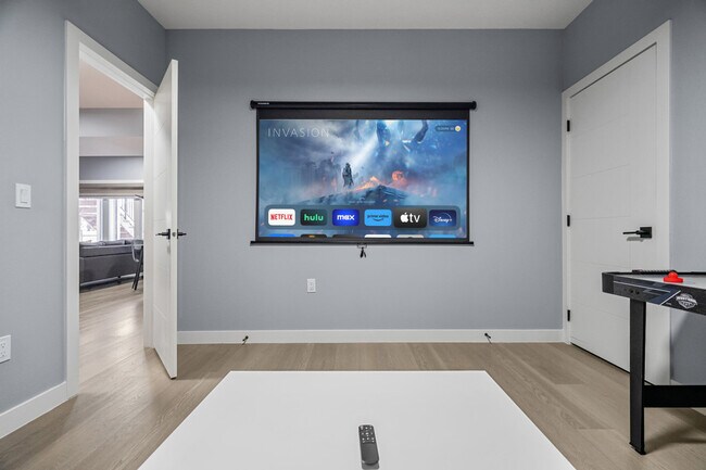 Building Photo - 142 Canoe Crescent SW