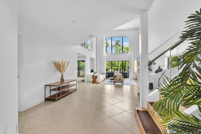 Building Photo - 753 Villa Portofino Cir